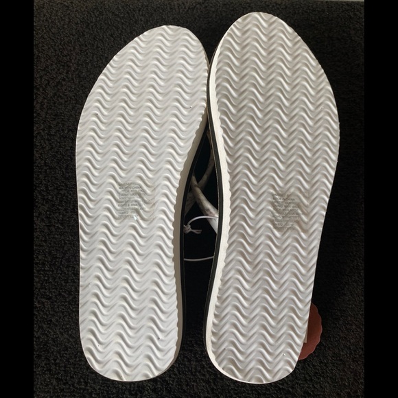 SO Women's M(7-8) Black/White Tie Dye Flipflop NWT - Picture 2 of 5